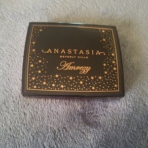 Anastasia Beverly Hills Amrezy highlight